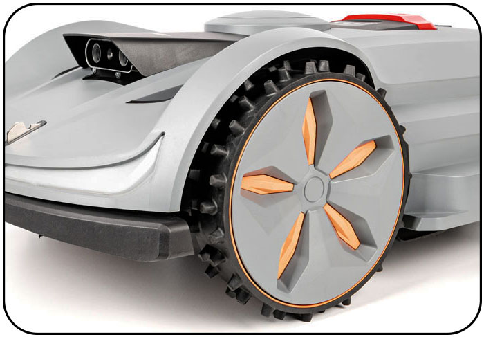 Szerokie gumowe koła Sunseeker X7 PLUS – radzi sobie z pochyłościami